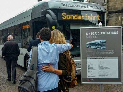 Bremens erster Elektrobus geht auf Linie