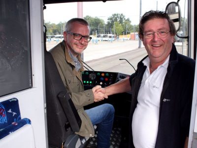 JUK von Bremen Vier macht Fahrstunde in der Straßenbahn