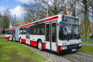 100 Jahre Linienbusbetrieb Niederflurbus Neoplan mit Hublift